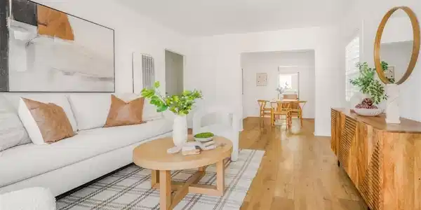 1216 E Barcelona