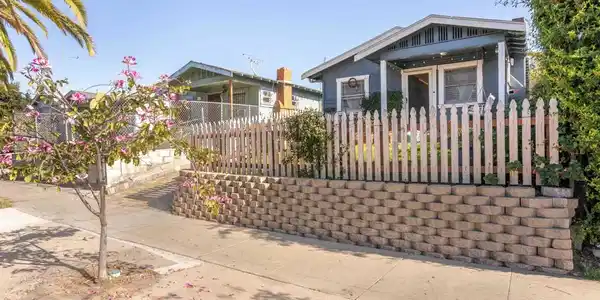 3653 55 37th Street