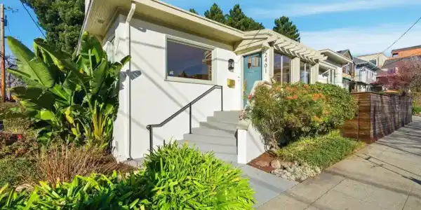 2401 2401 Carleton Street