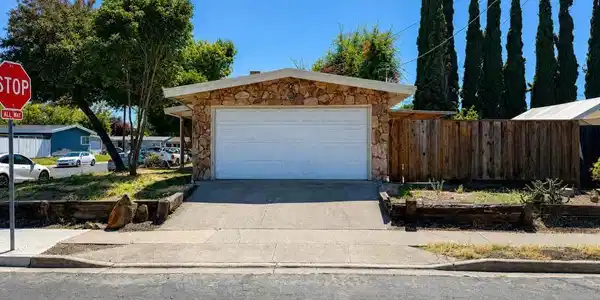 2707 Broadmoor Ave