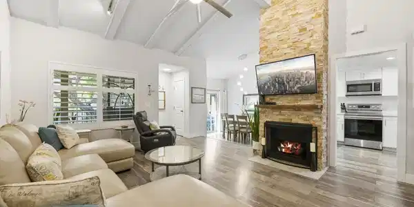 2352 Altisma Way