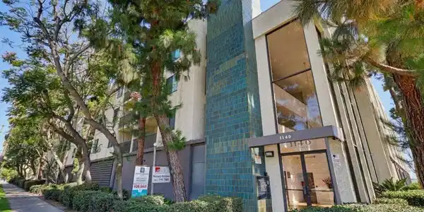 1140 E Ocean Boulevard