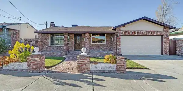 3810 Shasta Cir