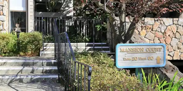 4 Mansion Court