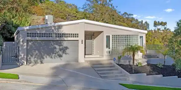 4909 Pacifica