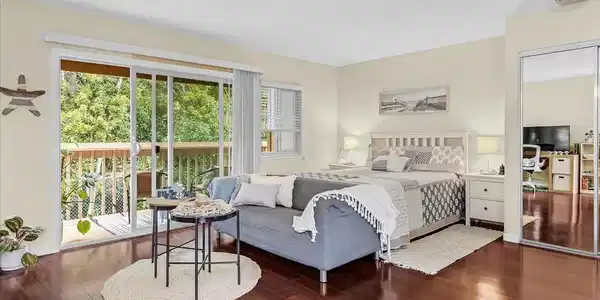 300 Glenwood Circle