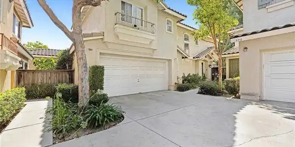 976 Baycrest Lane