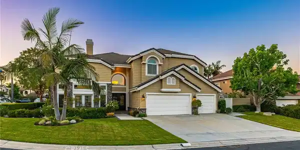 6561 Horseshoe Lane