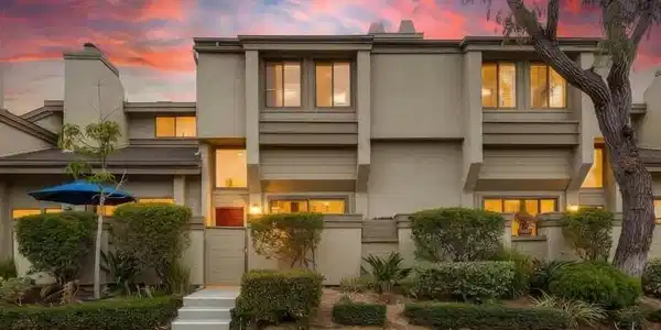 3264 Caminito Eastbluff