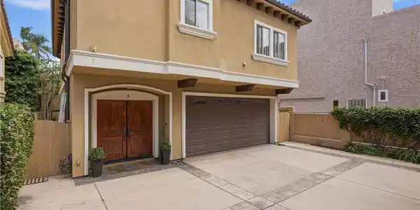520 N Elena