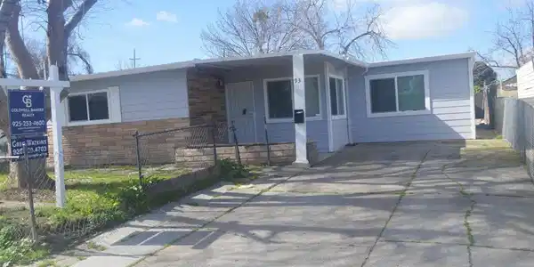 93 Beach Dr