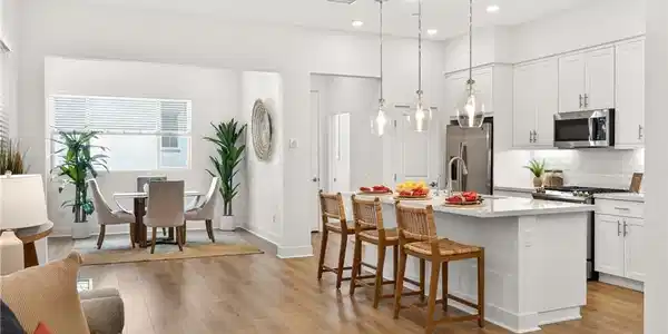 1682 W Lexington Lane