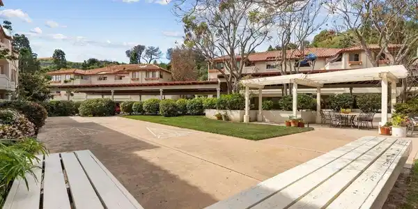 501 N Palisades Drive