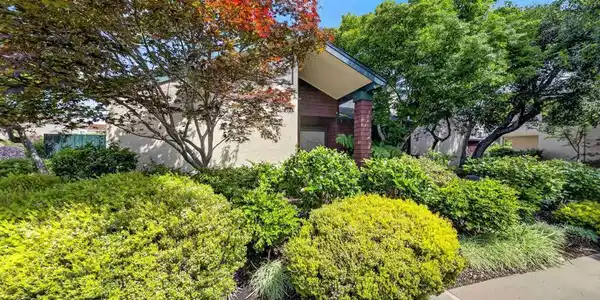 202 Baywood Rd