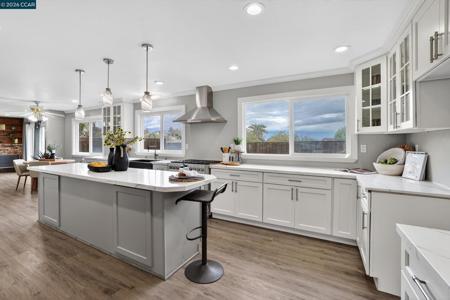 4310 4310 Foothill Way