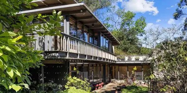 205 Lake Dr