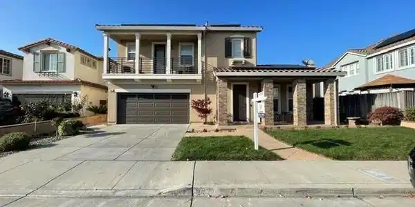 2667 Beachwood
