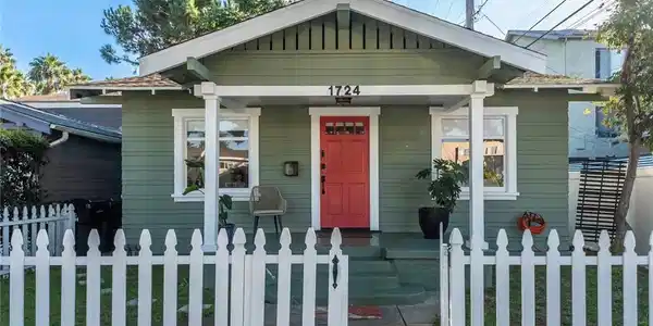 1724 E 8th