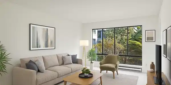 7 Commodore DR