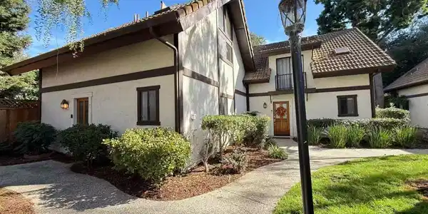 1734 W El Camino Real