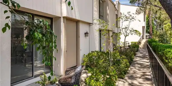 3607 W Hidden Lane