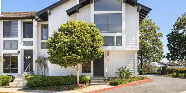 863 Violet Ct