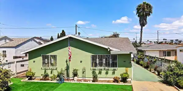 135 Woodlawn Avenue