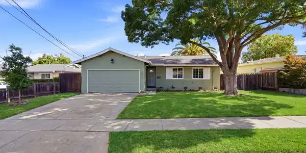3537 Thunderbird Dr
