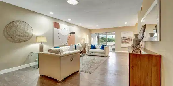 2767 Miradero Dr