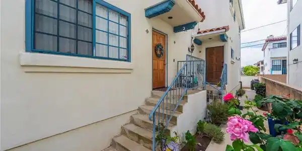 1043 W 12th
