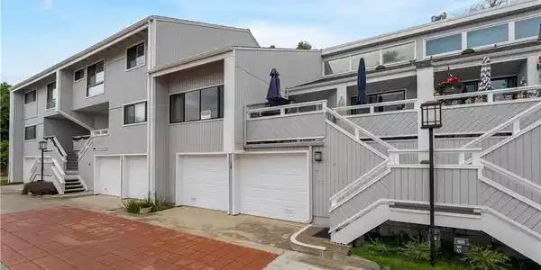10 Serena Court