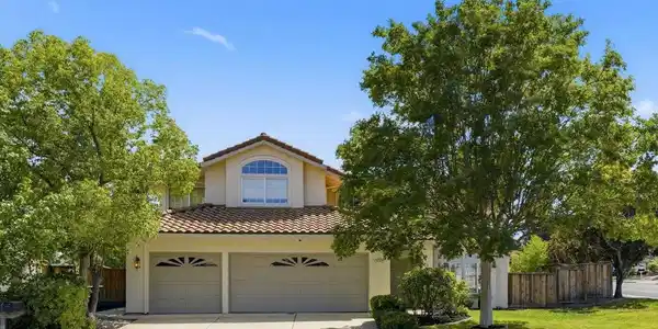 4700 Hunter Peak Ct