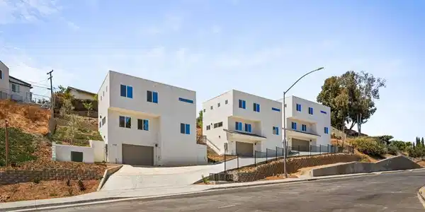 2740 Reo Dr