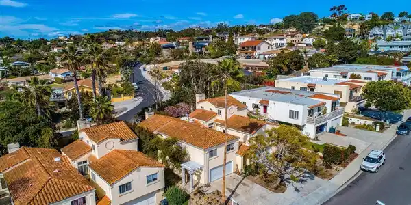 816 818 Viva Court
