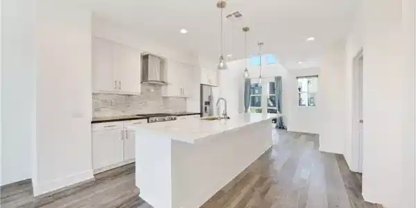1658 Topanga