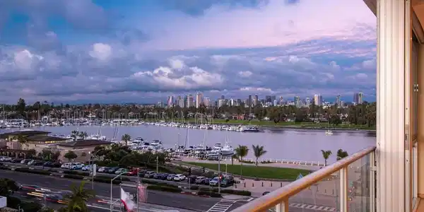 1810 Avenida del Mundo
