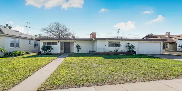 630 W Roderick Avenue