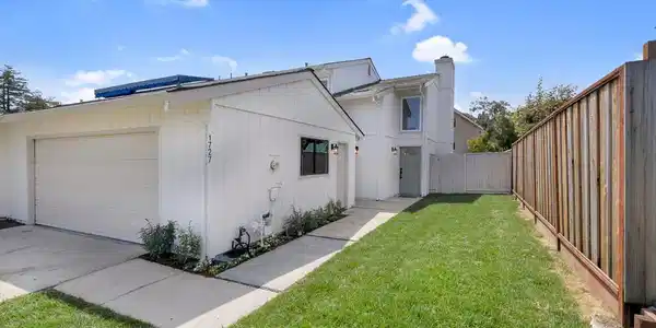1727 Foster Court
