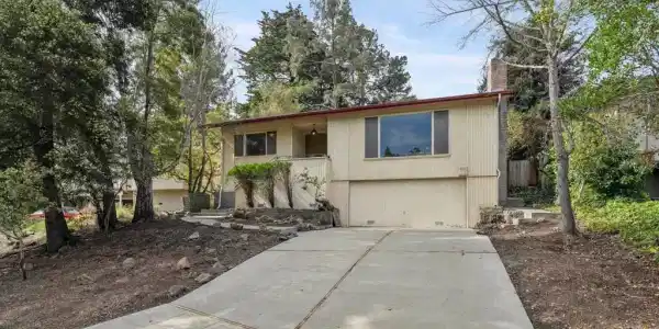 2033 Trafalgar Pl