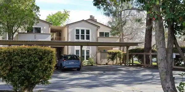 375 Camelback Rd