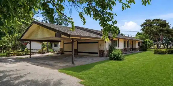 1590 Sunset RD
