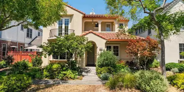 381 Hollister Ave