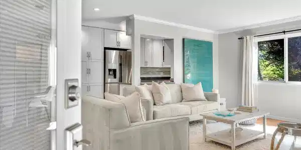 1400 Dolphin Drive