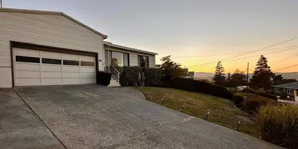 325 Landfair Ave