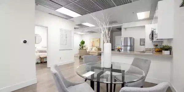 850 W Grand Ave