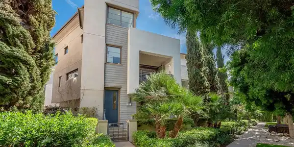 5821 N Lantern Court