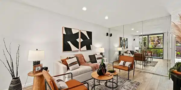 4615 Pico