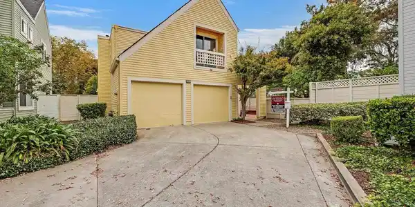2835 Beard Terrace