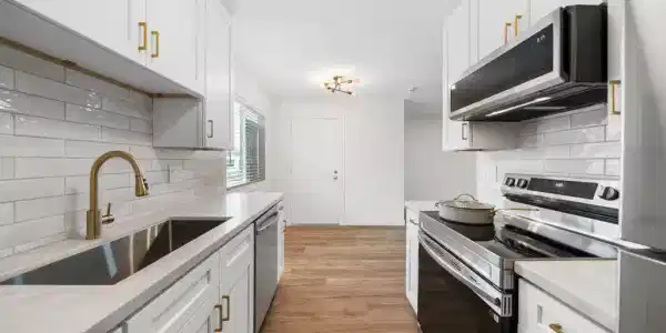 3825 Van Dyke Ave Apt 3
