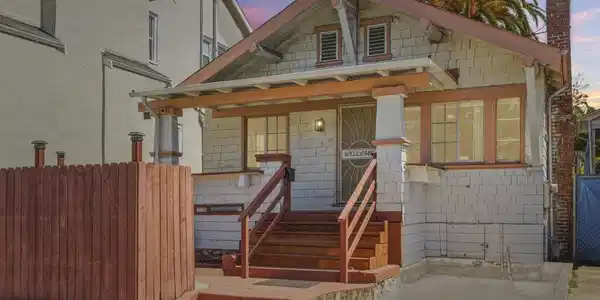 340 Foothill Blvd